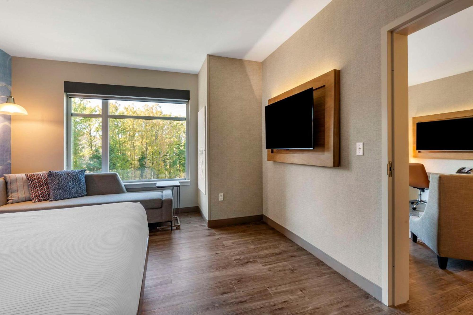 Cambria Hotel Manchester South Windsor Exterior photo